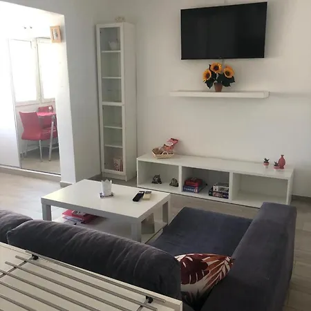 Modern In With Spacious Terrace And 250m From The Apartment